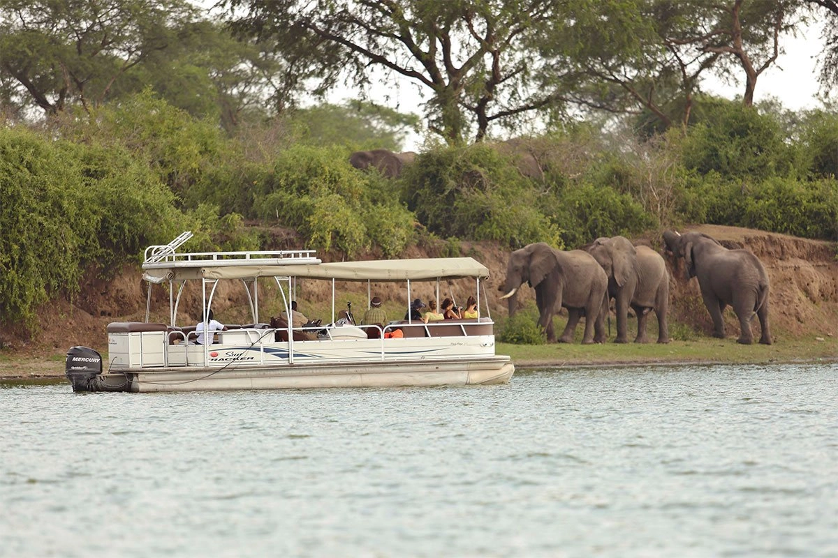 MweyaboatcruiseontheKazingachannel